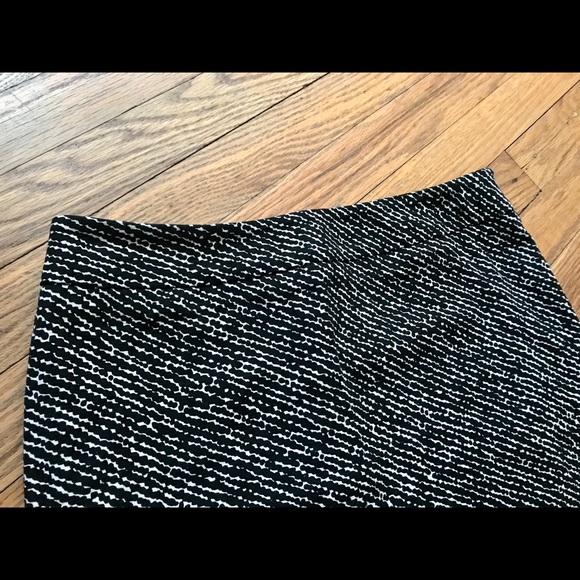 New York and Company Stretch Pencil Skirt - Picture 6 of 7